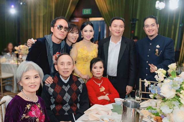 Ông xã tỉ phú của ca sĩ Hà Phương hiếm hoi lộ diện - Ảnh 1.