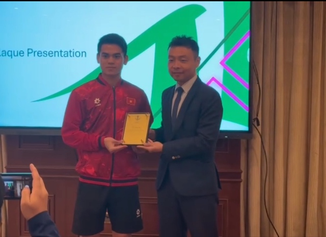 AFC l&agrave;m việc &lsquo;n&oacute;ng&rsquo; với U.23 Việt Nam, kiểm tra kỹ k&iacute;ch thước số &aacute;o v&agrave; tuy&ecirc;n bố c&oacute; VAR- Ảnh 1.