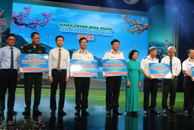 H&agrave;nh tr&igrave;nh sẻ chia tr&aacute;ch nhiệm với cộng đồng v&agrave; người d&acirc;n v&ugrave;ng biển đảo- Ảnh 5.