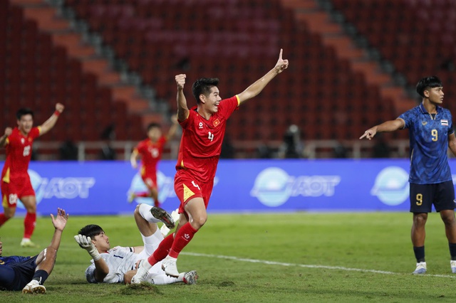 'Hòn đá tảng' Hiểu Minh sẽ kế thừa Đình Trọng làm lá chắn thép trước U.23 Jordan- Ảnh 1. 'Hòn đá tảng' Hiểu Minh sẽ kế thừa Đình Trọng làm lá chắn thép trước U.23 Jordan- Ảnh 1.