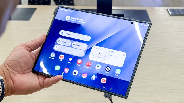 Samsung chuẩn bị '&aacute;t v&iacute;a' Apple với điện thoại gập Wide Fold - Ảnh 1.