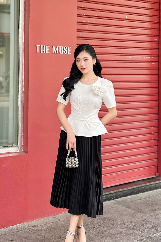 Khoe dáng tinh tế với bộ đôi áo peplum cùng chân váy - Ảnh 2.