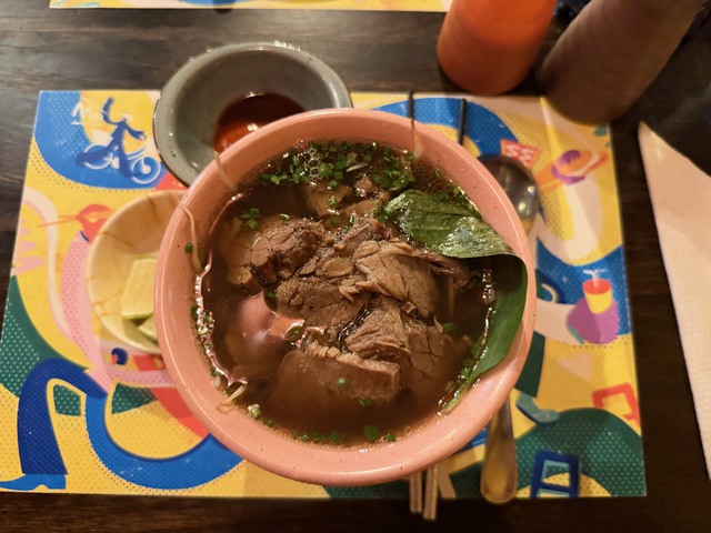 Đậm đ&agrave; m&oacute;n Việt 'mẹ nấu' ở Kenya- Ảnh 4.