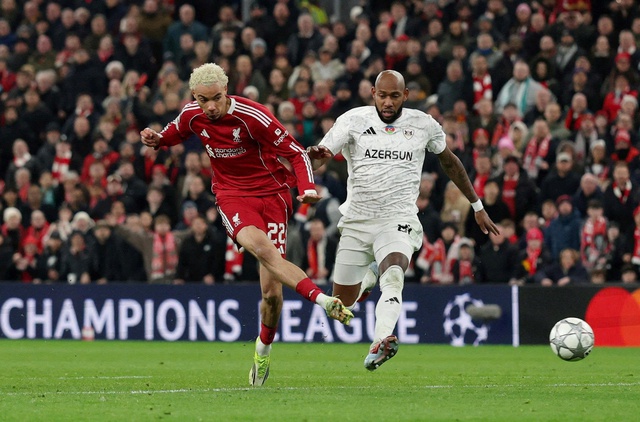 Liverpool v&agrave; Newcastle c&ugrave;ng n&eacute; cột mốc buồn- Ảnh 1.