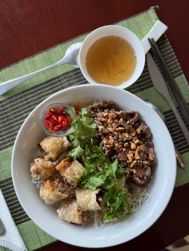 Đậm đ&agrave; m&oacute;n Việt 'mẹ nấu' ở Kenya- Ảnh 3.