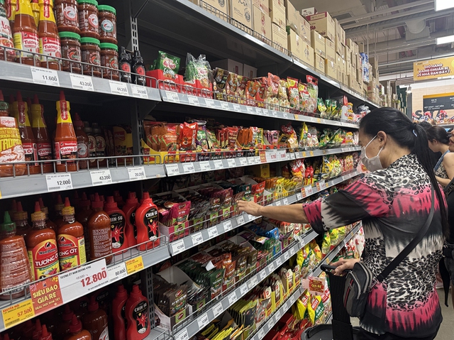 Thực phẩm nhập khẩu 'đứng hình' vì chờ hướng dẫn- Ảnh 2. Thực phẩm nhập khẩu 'đứng hình' vì chờ hướng dẫn- Ảnh 2.