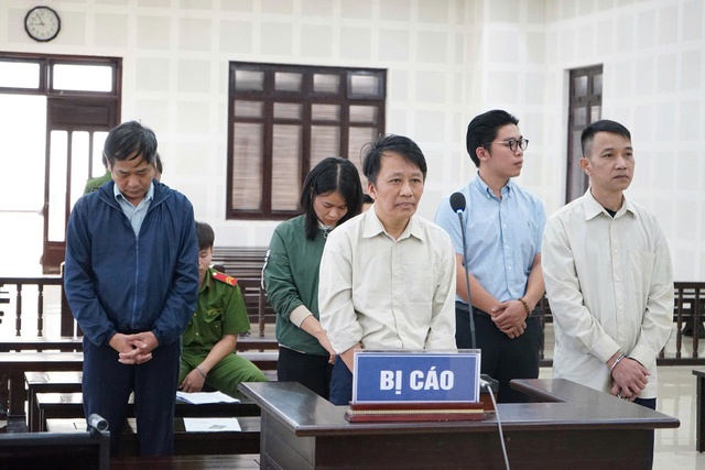 'Thổi' giá mỏ cát hơn 306 lần khi đấu giá: 6 bị cáo lãnh án tù- Ảnh 1. 'Thổi' giá mỏ cát hơn 306 lần khi đấu giá: 6 bị cáo lãnh án tù- Ảnh 1.