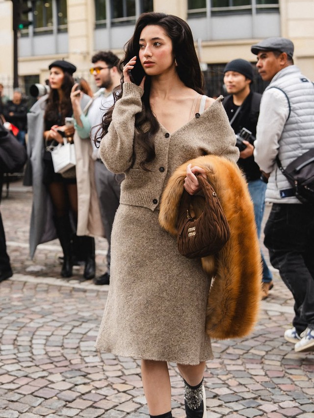 Vẻ đẹp hình học thanh lịch của chân váy chữ A - Ảnh 4.