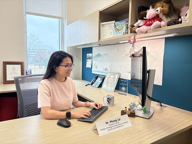 Nữ Ph&oacute; gi&aacute;o sư với c&aacute;c s&aacute;ng chế bảo mật Ai tr&ecirc;n đất Mỹ   - Ảnh 3.