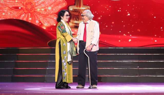 NSND Lệ Thủy, NSƯT Kim Tử Long c&ugrave;ng d&agrave;n nghệ sĩ gạo cội hội ngộ - Ảnh 4.
