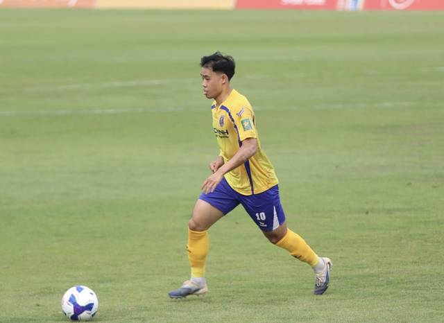 Việt kiều Thụy Điển th&agrave;nh người h&ugrave;ng, đội b&oacute;ng của cố vấn Park Hang-seo tạo bất ngờ- Ảnh 1.