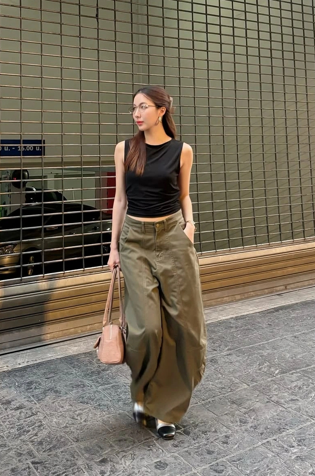 Làm chủ trang phục sắc xanh rêu thời thượng - Ảnh 3.