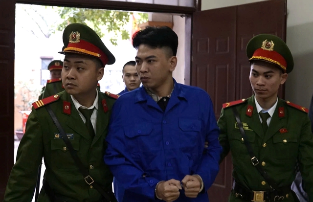 Mở lại phiên tòa xét xử 'tổng tài' chỉ đạo đánh người ở quán cà phê- Ảnh 1. Mở lại phiên tòa xét xử 'tổng tài' chỉ đạo đánh người ở quán cà phê- Ảnh 1.