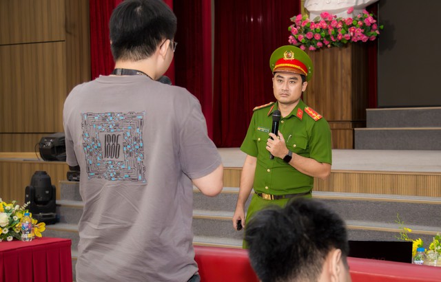 Trung b&igrave;nh 2 ng&agrave;y xảy ra một vụ &lsquo;bắt c&oacute;c online&rsquo;: Nh&agrave; trường l&agrave;m ngay điều n&agrave;y - Ảnh 1.