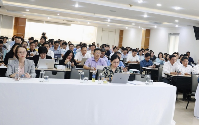 Tiến sĩ phải ra doanh nghiệp l&agrave;m việc hoặc tu nghiệp nước ngo&agrave;i sau mỗi 5 năm - Ảnh 2.