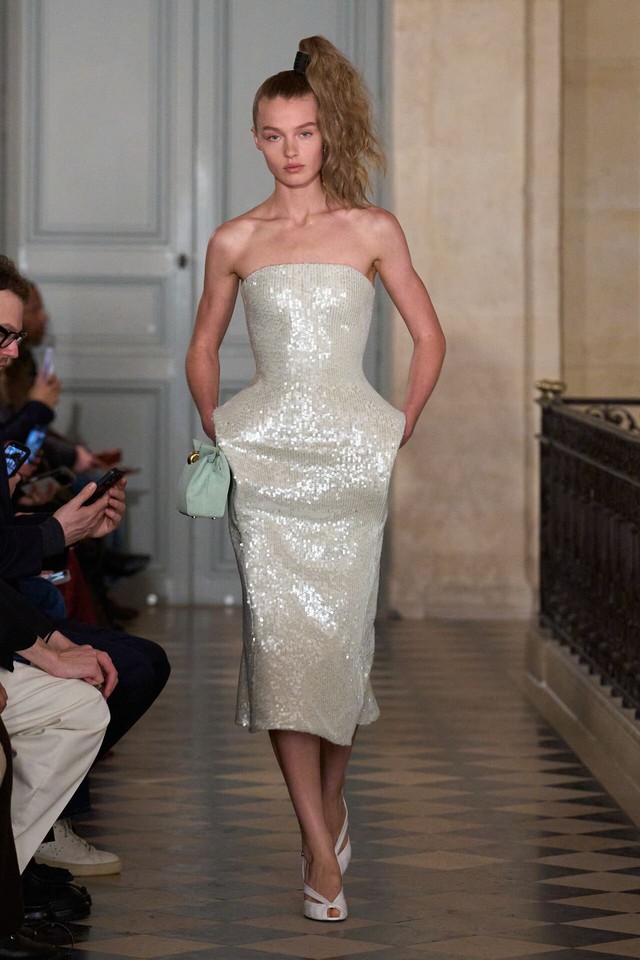 Khoe dáng thông minh với các họa tiết và thiết kế 3D - Ảnh 2.