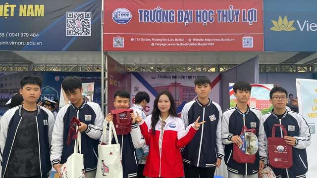 'Một ng&agrave;y trải nghiệm hơn cả th&aacute;ng đọc t&agrave;i liệu hướng nghiệp'- Ảnh 2.