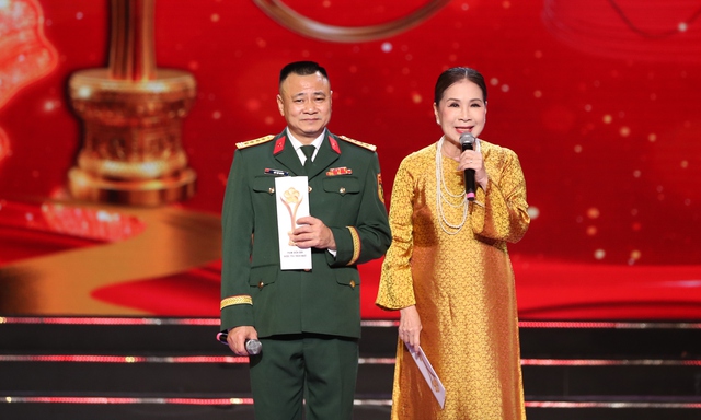 NSND Lệ Thủy, NSƯT Kim Tử Long c&ugrave;ng d&agrave;n nghệ sĩ gạo cội hội ngộ - Ảnh 7.