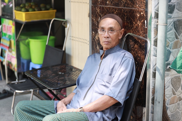 Tết lạ ở hẻm 'độc nhất' TP.HCM: Kh&ocirc;ng rượu bia, chuẩn bị nhịn ăn 1 th&aacute;ng- Ảnh 2.