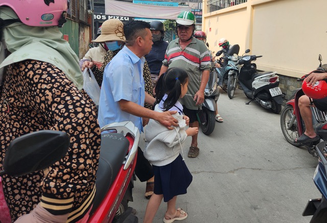 Sở GD-ĐT TP.HCM chỉ đạo khẩn về bữa ăn b&aacute;n tr&uacute; đang g&acirc;y bức x&uacute;c - Ảnh 2.