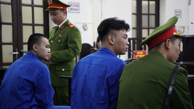 Mở lại phiên tòa xét xử 'tổng tài' chỉ đạo đánh người ở quán cà phê- Ảnh 3. Mở lại phiên tòa xét xử 'tổng tài' chỉ đạo đánh người ở quán cà phê- Ảnh 3.