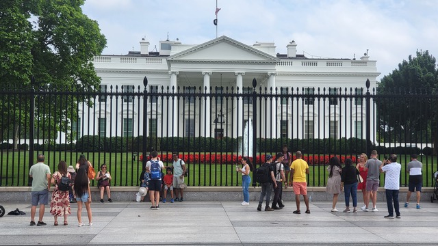 Từ cuộc cách mạng chính trị Mỹ đến mặt trận thứ hai của Nga - Ảnh 1.