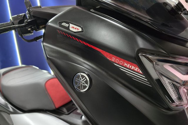 Yamaha NMAX 155 c&oacute; phi&ecirc;n bản đặc biệt kỷ niệm 25 năm d&ograve;ng MAX Series - Ảnh 2.