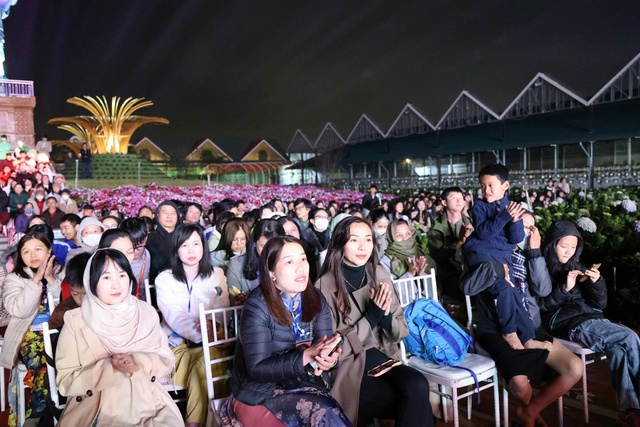 &Acirc;m vang sắc hồng tại Lễ hội hoa mai anh đ&agrave;o 2026 ở Vạn Th&agrave;nh Đ&agrave; Lạt - Ảnh 2.