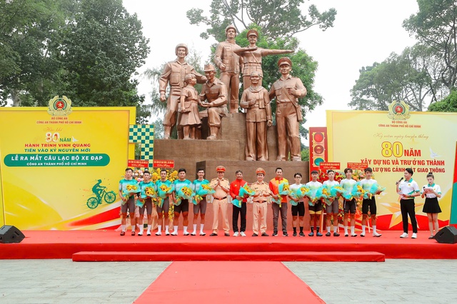 Hồi sinh đội xe đạp Công an TP.HCM, vẽ lại bản đồ xe đạp Việt Nam - Ảnh 2. Hồi sinh đội xe đạp Công an TP.HCM, vẽ lại bản đồ xe đạp Việt Nam - Ảnh 2.