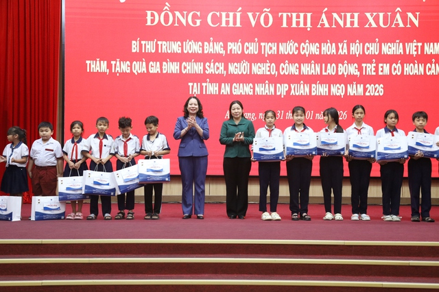 Phó chủ tịch nước Võ Thị Ánh Xuân chúc tết tại An Giang- Ảnh 4. Phó chủ tịch nước Võ Thị Ánh Xuân chúc tết tại An Giang- Ảnh 4.
