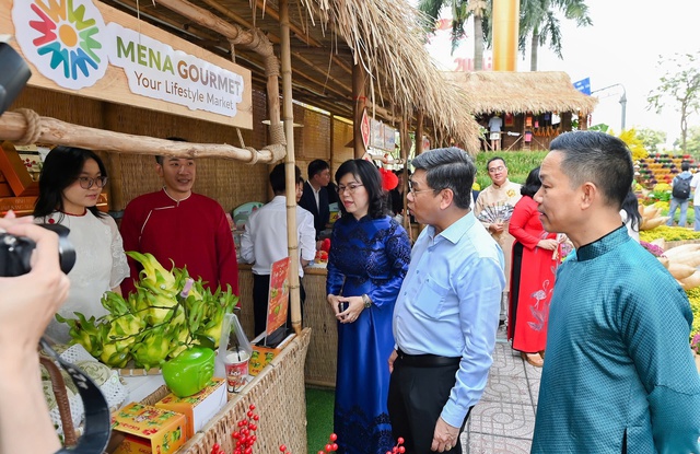 Khai mạc đường hoa Vũ kh&uacute;c Xu&acirc;n B&iacute;nh Ngọ cửa ng&otilde; s&acirc;n bay T&acirc;n Sơn Nhất- Ảnh 3.
