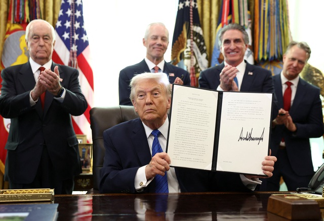 &Ocirc;ng Trump k&yacute; sắc lệnh tổ chức giải đua xe tại Washington D.C - Ảnh 1.