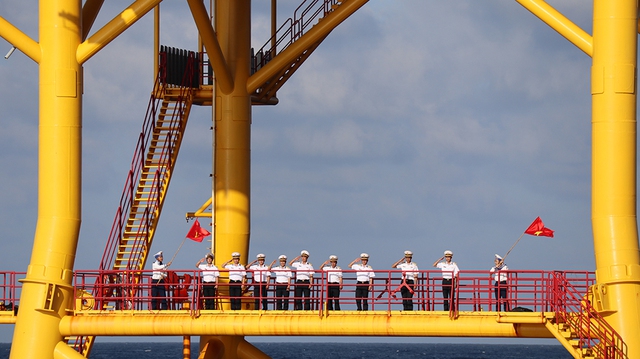 Mang xuân từ đất liền đến các nhà giàn DK1 - Ảnh 25.