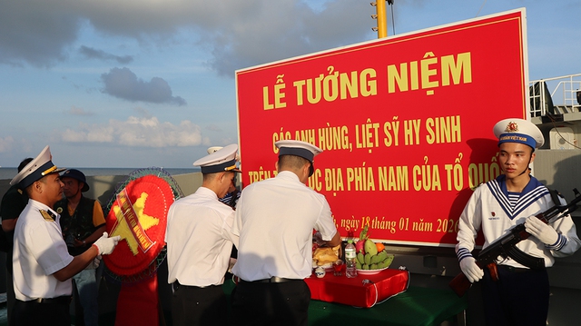 Mang xuân từ đất liền đến các nhà giàn DK1 - Ảnh 5.