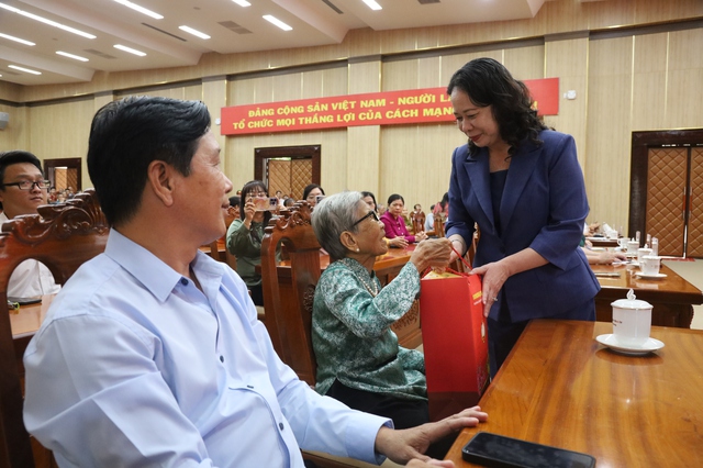 Phó chủ tịch nước Võ Thị Ánh Xuân chúc tết tại An Giang- Ảnh 2. Phó chủ tịch nước Võ Thị Ánh Xuân chúc tết tại An Giang- Ảnh 2.