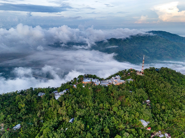 Về miền Tây ăn tết 'trên mây'- Ảnh 1. Về miền Tây ăn tết 'trên mây'- Ảnh 1.