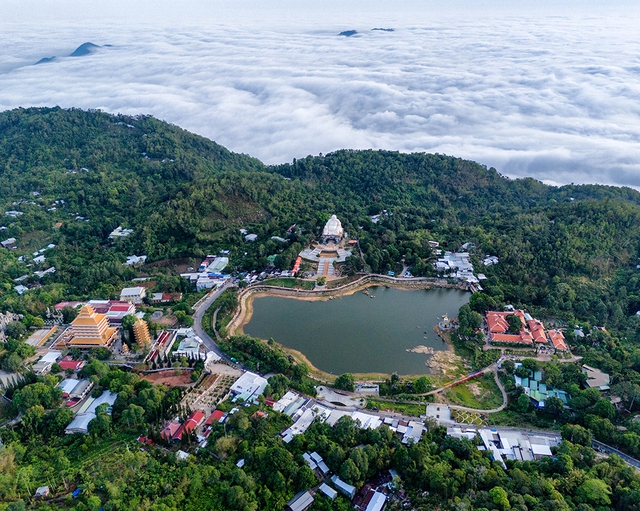 Về miền Tây ăn tết 'trên mây'- Ảnh 2. Về miền Tây ăn tết 'trên mây'- Ảnh 2.