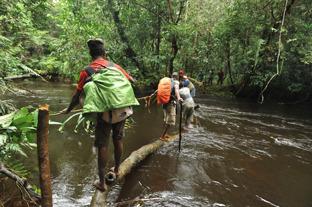 Trong cõi không ở nơi tận cùng thế giới - Ảnh 8. Trong cõi không ở nơi tận cùng thế giới - Ảnh 8.