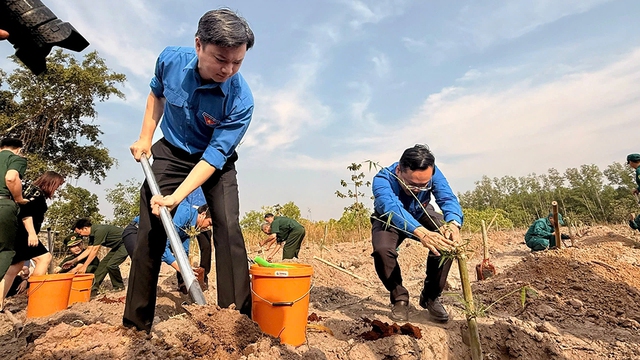 Xuân nơi tuyến đầu: Những việc làm khiến ai cũng tự hào- Ảnh 1.