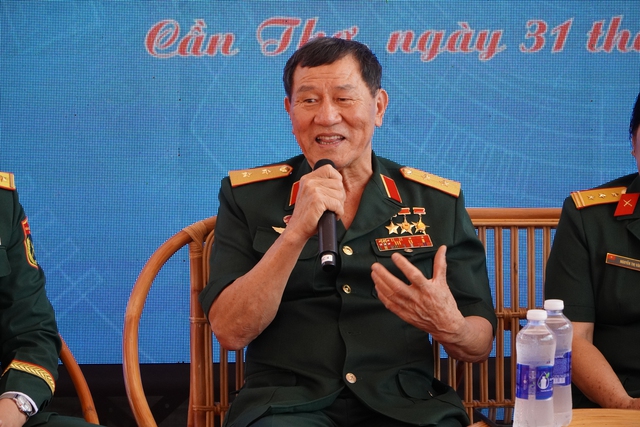 Anh h&ugrave;ng Phạm Tu&acirc;n v&agrave; 2 &lsquo;v&eacute; vớt&rsquo; định mệnh trở phi h&agrave;nh gia vũ vụ - Ảnh 2.