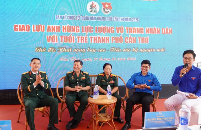 Anh h&ugrave;ng Phạm Tu&acirc;n v&agrave; 2 &lsquo;v&eacute; vớt&rsquo; định mệnh trở phi h&agrave;nh gia vũ vụ - Ảnh 1.