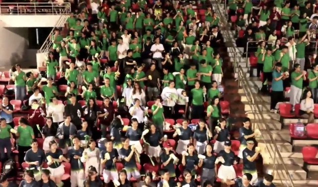 Khán giả hào hứng, phấn khích với giải bóng đá tứ hùng Care For Việt Nam 2026- Ảnh 2. Khán giả hào hứng, phấn khích với giải bóng đá tứ hùng Care For Việt Nam 2026- Ảnh 2.