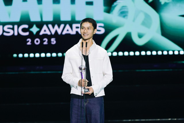 Hòa Minzy bật khóc, Nguyễn Hùng 'Mưa đỏ' thắng lớn tại Làn Sóng Xanh - Ảnh 3. Hòa Minzy bật khóc, Nguyễn Hùng 'Mưa đỏ' thắng lớn tại Làn Sóng Xanh - Ảnh 3.