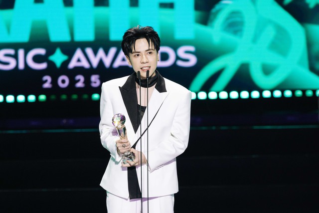 Hòa Minzy bật khóc, Nguyễn Hùng 'Mưa đỏ' thắng lớn tại Làn Sóng Xanh - Ảnh 7. Hòa Minzy bật khóc, Nguyễn Hùng 'Mưa đỏ' thắng lớn tại Làn Sóng Xanh - Ảnh 7.