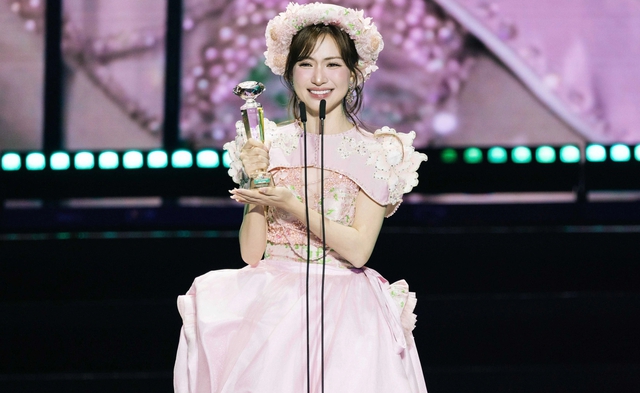 Hòa Minzy bật khóc, Nguyễn Hùng 'Mưa đỏ' thắng lớn tại Làn Sóng Xanh - Ảnh 1. Hòa Minzy bật khóc, Nguyễn Hùng 'Mưa đỏ' thắng lớn tại Làn Sóng Xanh - Ảnh 1.