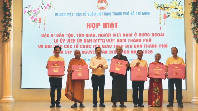 TP.HCM nghĩa t&igrave;nh: Hơn 5.900 tỉ đồng chăm lo tết cho người d&acirc;n- Ảnh 4.