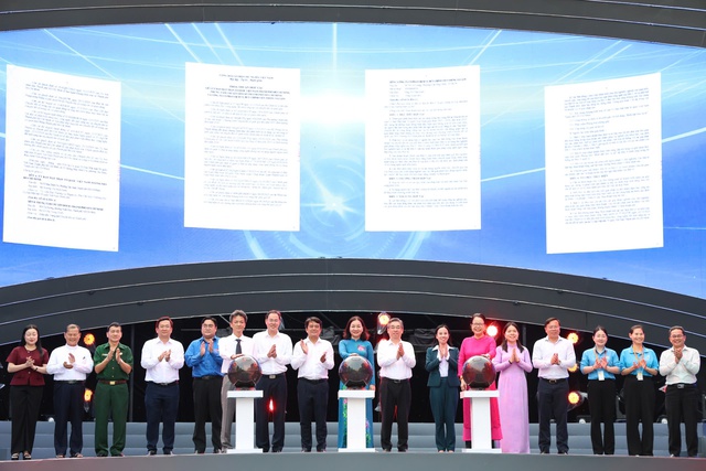 TP.HCM nghĩa t&igrave;nh: Hơn 5.900 tỉ đồng chăm lo tết cho người d&acirc;n- Ảnh 1.