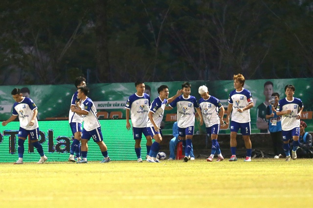 C&ocirc;ng Phượng kh&ocirc;ng được t&iacute;nh b&agrave;n thắng, Trường Tươi Đồng Nai thắng Kh&aacute;nh H&ograve;a nhờ si&ecirc;u phẩm: Vững ng&ocirc;i đầu - Ảnh 1.