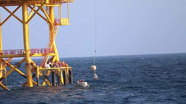 Mang xuân từ đất liền đến các nhà giàn DK1 - Ảnh 11.