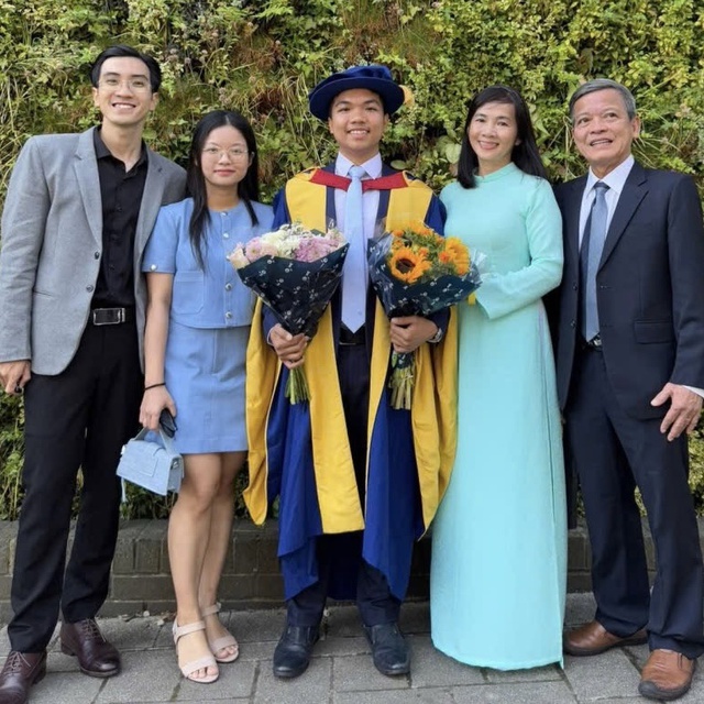 Tiến sĩ trẻ Nguyễn Hoàng Nguyên tỏa sáng tại Anh quốc với hành trình đầy cảm hứng - Ảnh 1. Tiến sĩ trẻ Nguyễn Hoàng Nguyên tỏa sáng tại Anh quốc với hành trình đầy cảm hứng - Ảnh 1.